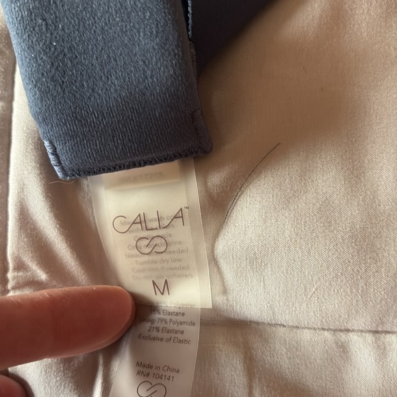 Bag of bras : sport, lightly lined, not lined etc size range 34d - 36dd M - L. - Picture 7 of 7